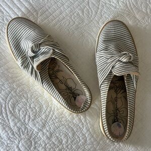 Margaritaville Striped Knot Slip-On Mules in Cream and Blue